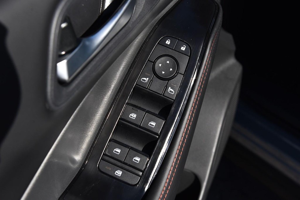 Nissan Rogue Vehicle Image 09