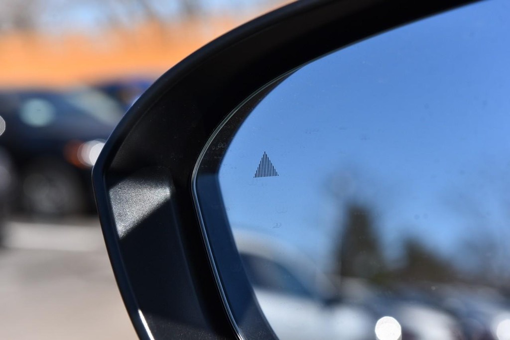 Nissan Rogue Vehicle Image 10