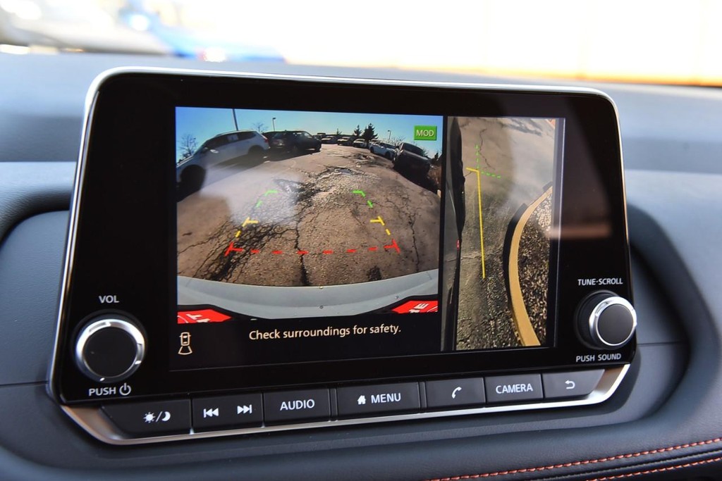 Nissan Rogue Vehicle Image 14