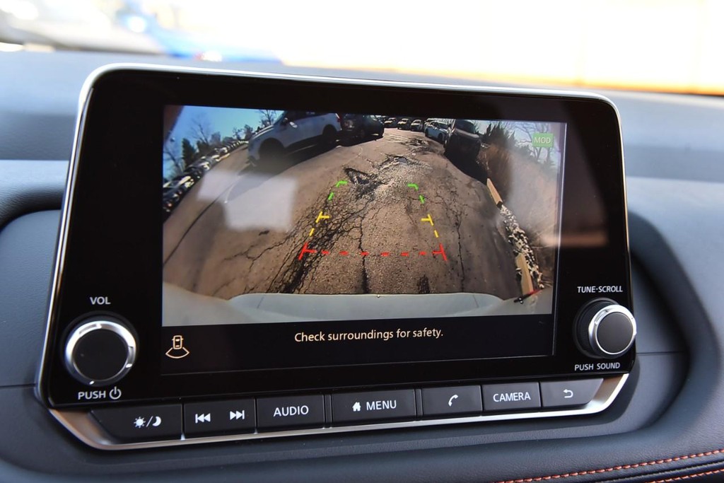 Nissan Rogue Vehicle Image 15