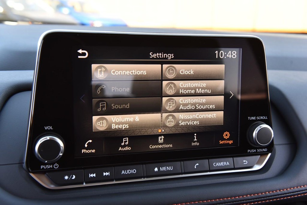 Nissan Rogue Vehicle Image 17