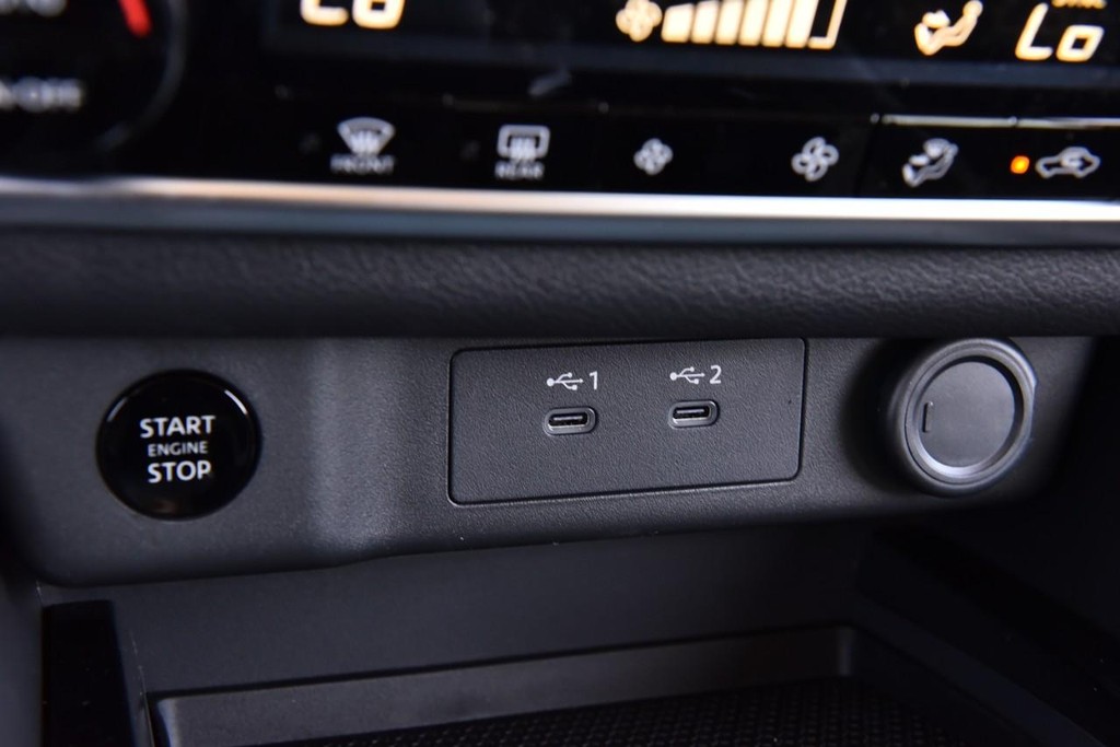 Nissan Rogue Vehicle Image 19