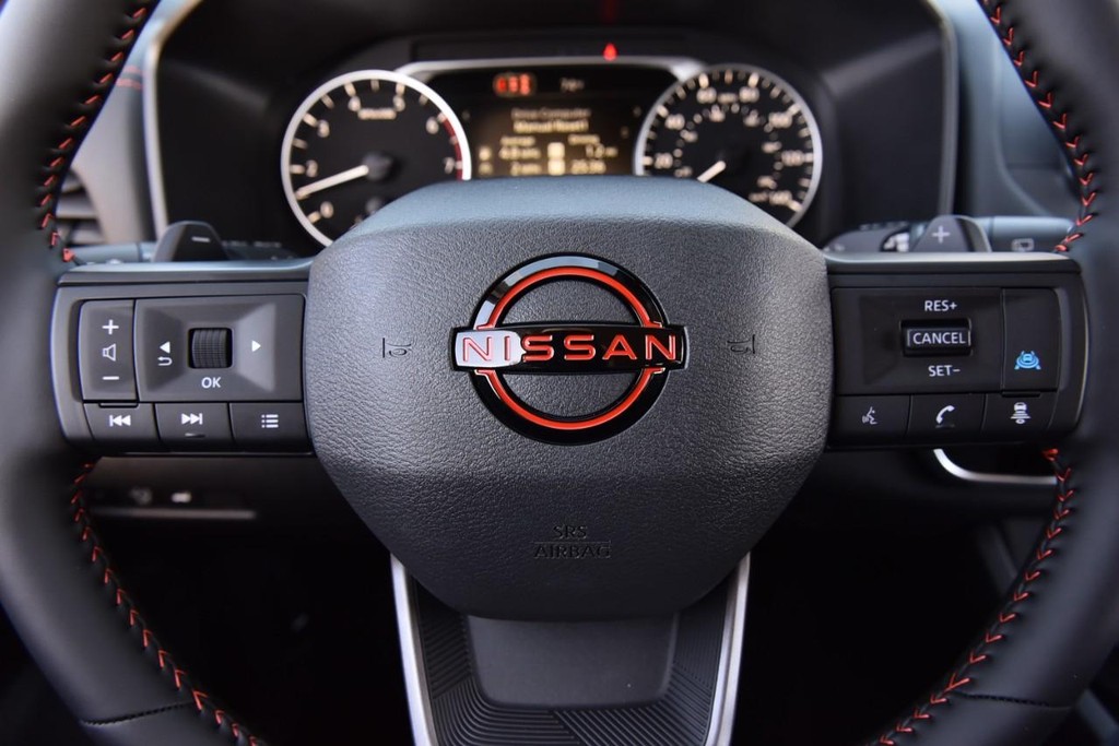 Nissan Rogue Vehicle Image 21