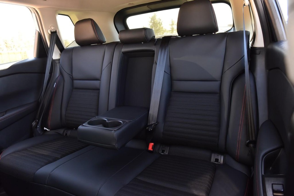 Nissan Rogue Vehicle Image 24