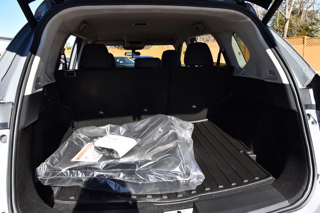 Nissan Rogue Vehicle Image 27