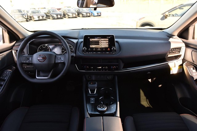 Nissan Rogue Vehicle Image 08