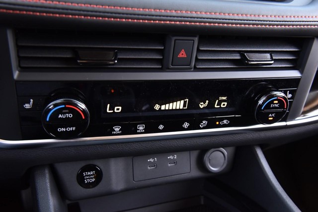 Nissan Rogue Vehicle Image 18