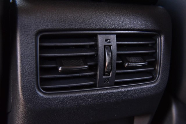 Nissan Rogue Vehicle Image 25