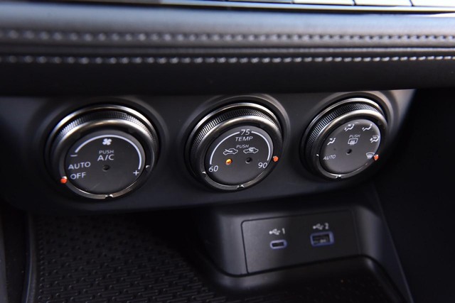 Nissan Z Vehicle Image 17