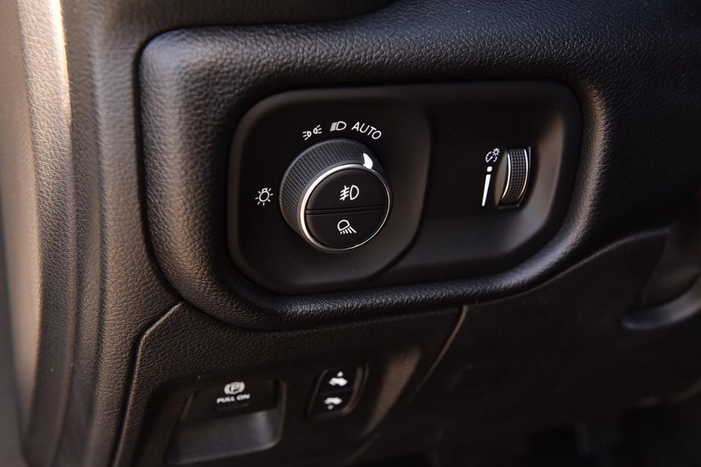 Ram 1500 Vehicle Image 12