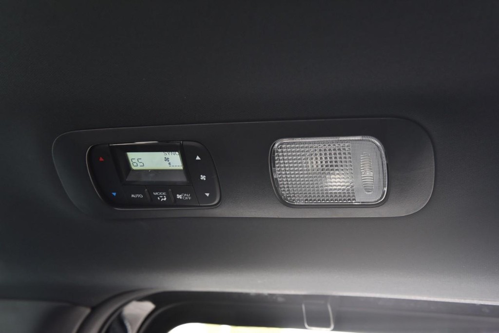 Honda Odyssey Vehicle Full-screen Gallery Image 26