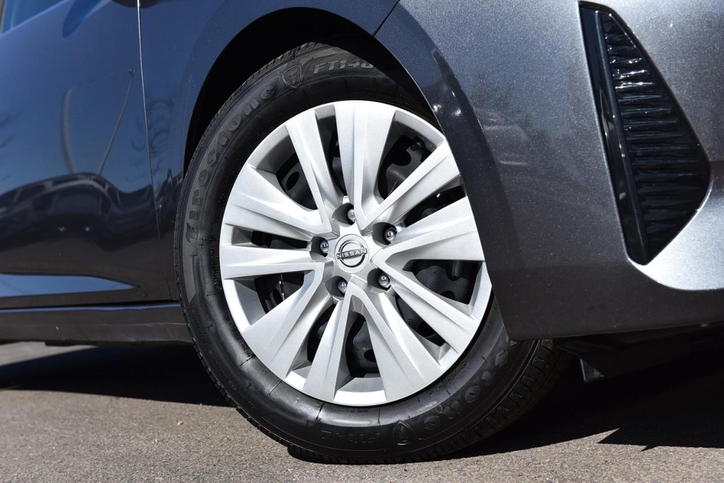 Nissan Sentra Vehicle Image 03