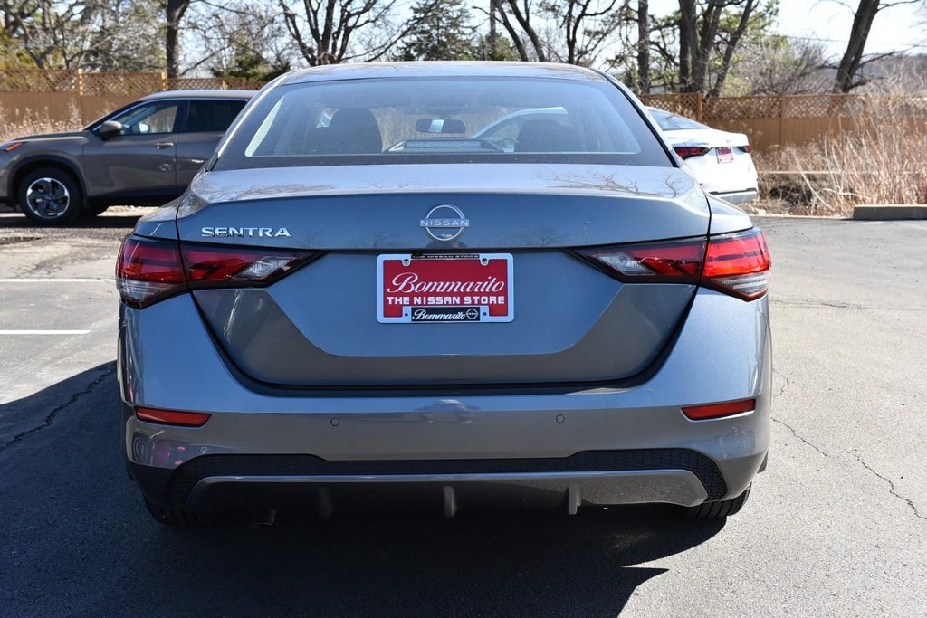 Nissan Sentra Vehicle Image 06