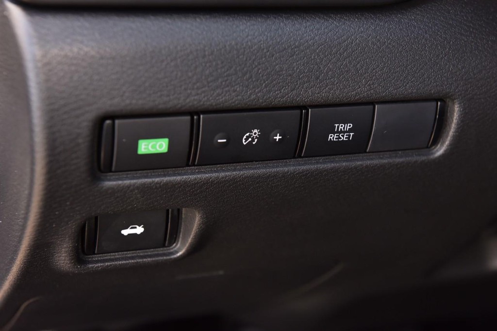 Nissan Sentra Vehicle Image 11