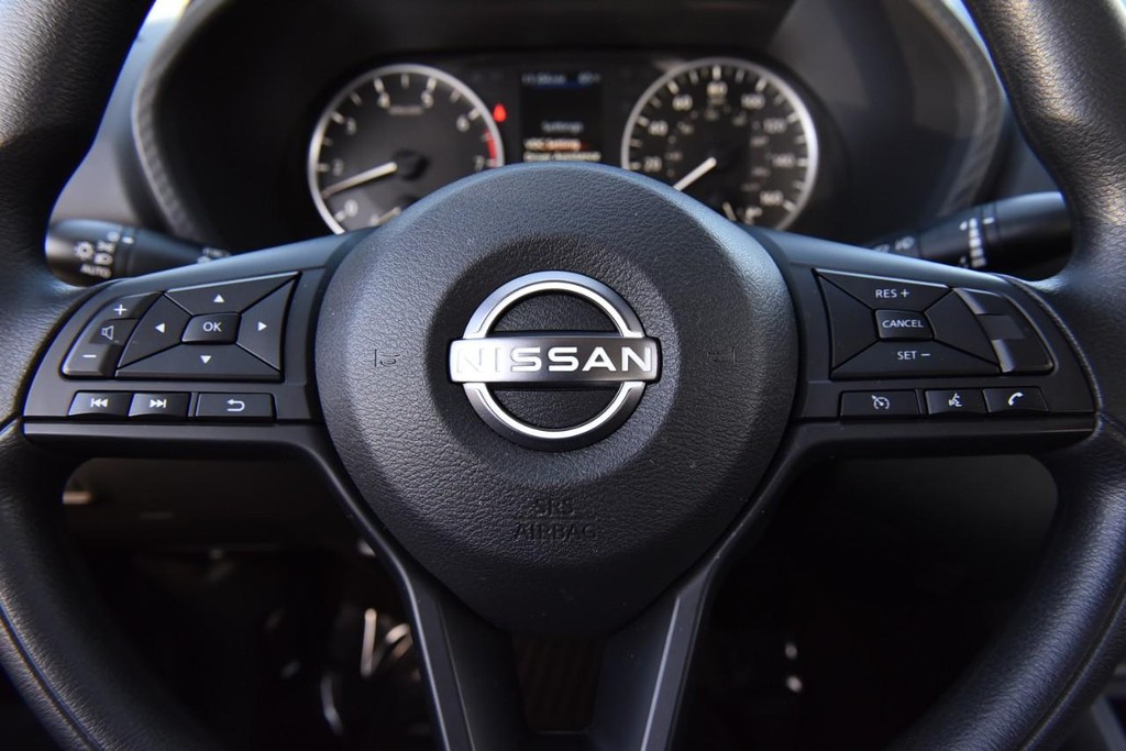 Nissan Sentra Vehicle Image 18