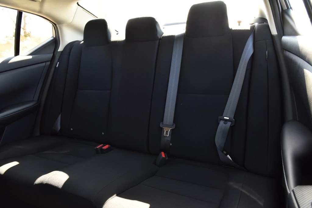 Nissan Sentra Vehicle Image 21