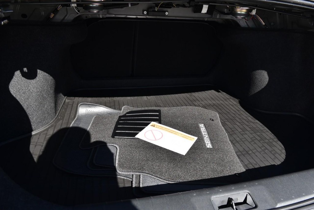 Nissan Sentra Vehicle Image 22