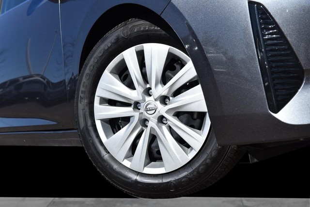 Nissan Sentra Vehicle Image 03