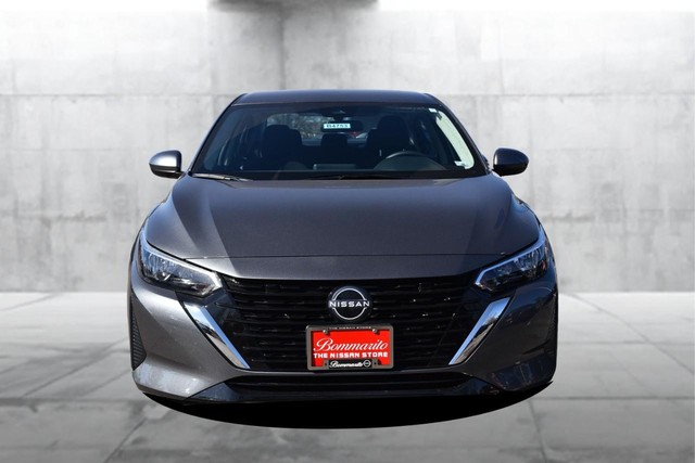 Nissan Sentra Vehicle Image 04