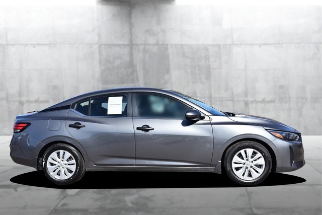 Nissan Sentra Vehicle Image 05