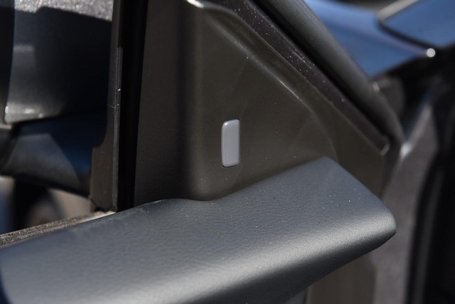 Nissan Sentra Vehicle Image 10