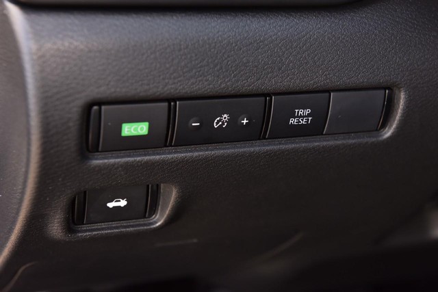 Nissan Sentra Vehicle Image 11