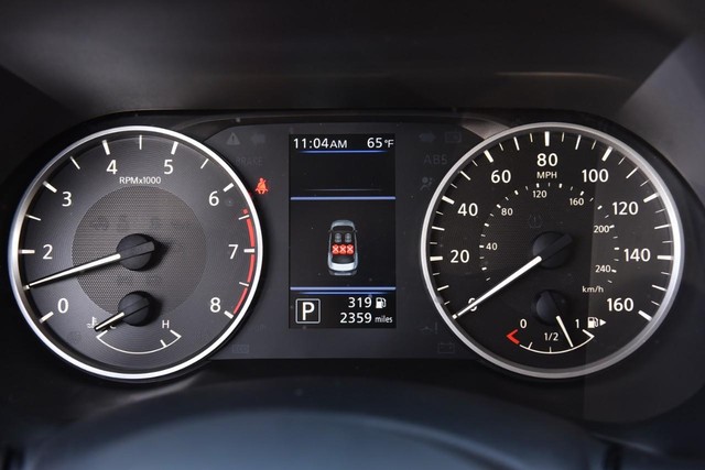 Nissan Sentra Vehicle Image 12