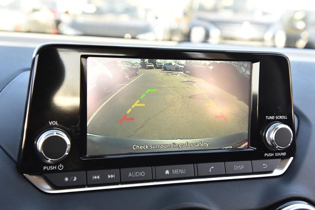 Nissan Sentra Vehicle Image 13