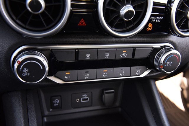 Nissan Sentra Vehicle Image 15