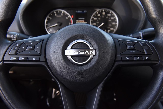 Nissan Sentra Vehicle Image 18