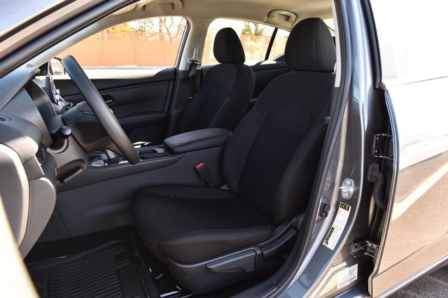 Nissan Sentra Vehicle Image 19