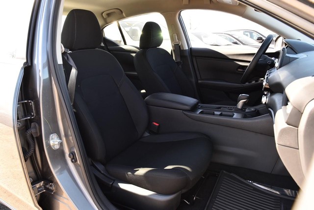 Nissan Sentra Vehicle Image 20