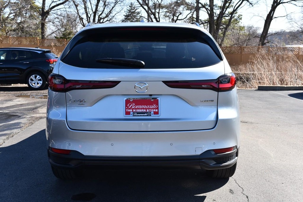 Mazda CX-90 Vehicle Full-screen Gallery Image 6