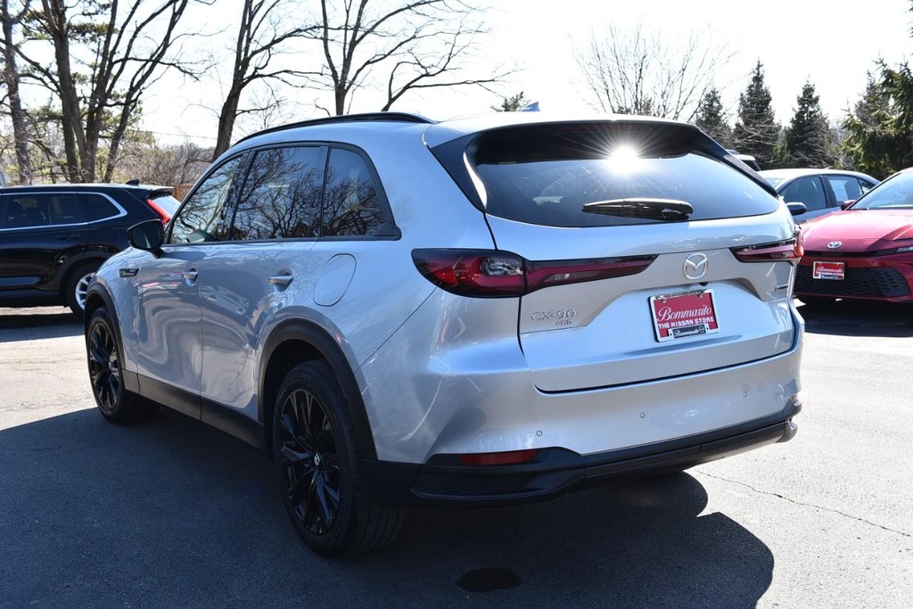 Mazda CX-90 Vehicle Full-screen Gallery Image 7