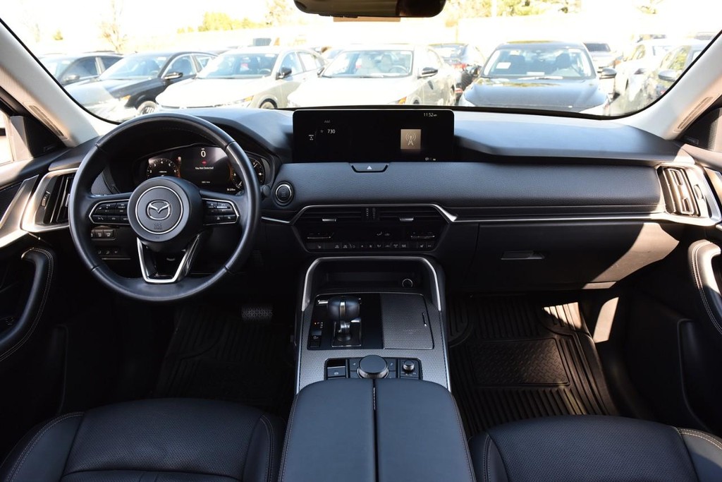 Mazda CX-90 Vehicle Full-screen Gallery Image 8