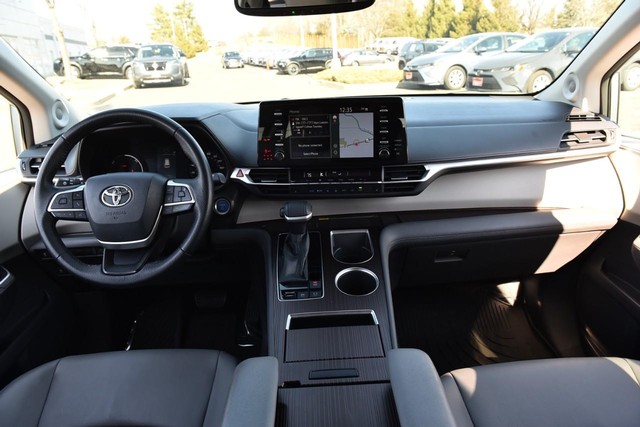Toyota Sienna Vehicle Image 08