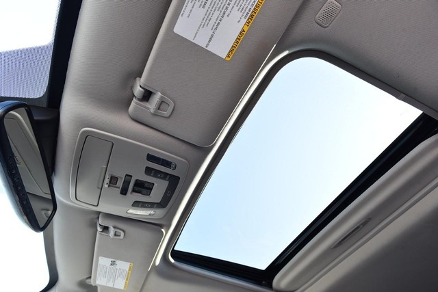 Toyota Sienna Vehicle Image 22