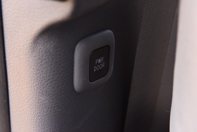 Toyota Sienna Vehicle Image 27