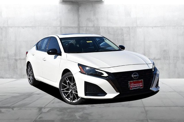 Nissan Altima Vehicle Image 02