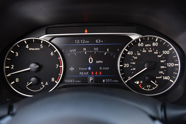 Nissan Altima Vehicle Image 12