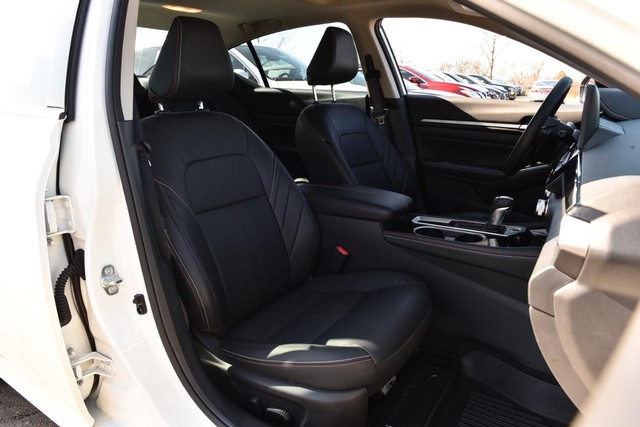 Nissan Altima Vehicle Image 20