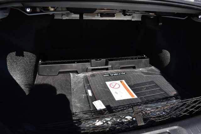 Nissan Altima Vehicle Image 24