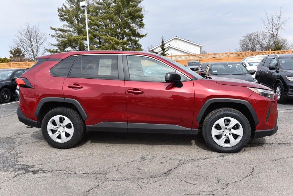 Toyota RAV4 Vehicle Full-screen Gallery Image 5