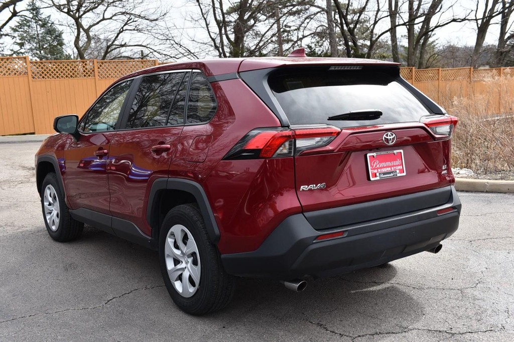 Toyota RAV4 Vehicle Full-screen Gallery Image 7