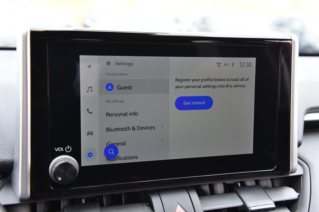 Toyota RAV4 Vehicle Full-screen Gallery Image 13