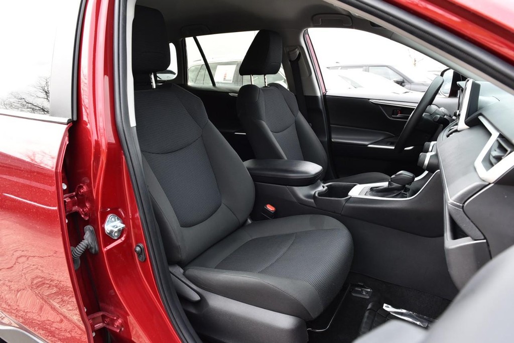 Toyota RAV4 Vehicle Full-screen Gallery Image 19