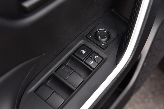 Toyota RAV4 Vehicle Image 09