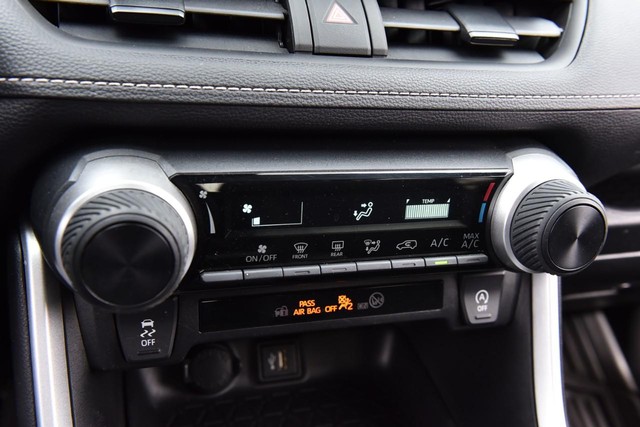 Toyota RAV4 Vehicle Image 14