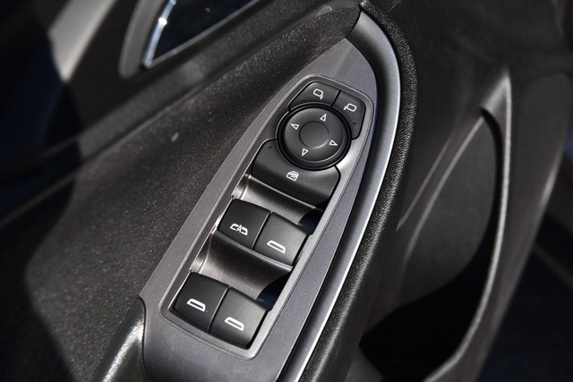 Chevrolet Malibu Vehicle Full-screen Gallery Image 09