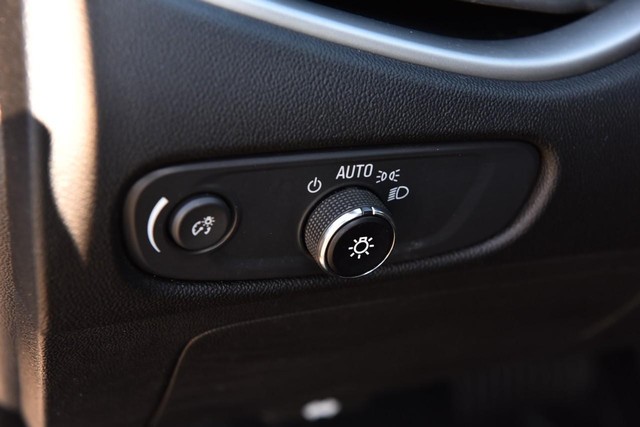 Chevrolet Malibu Vehicle Full-screen Gallery Image 10